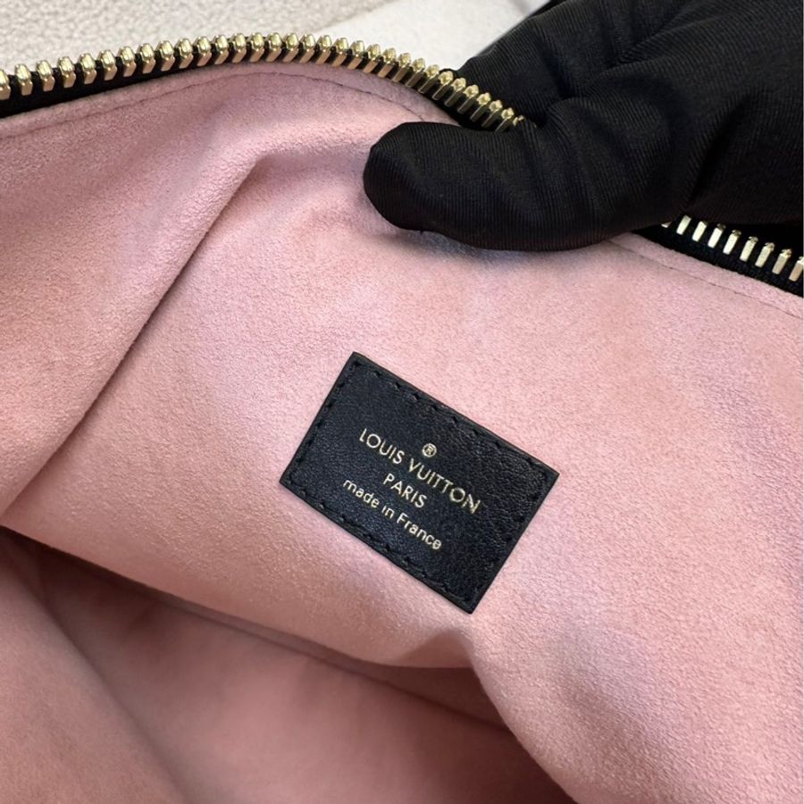 LOUIS VUITTON Coussin 小牛皮流浪包 手提、斜挎、單肩包 中號，女款 黑色牛皮-9