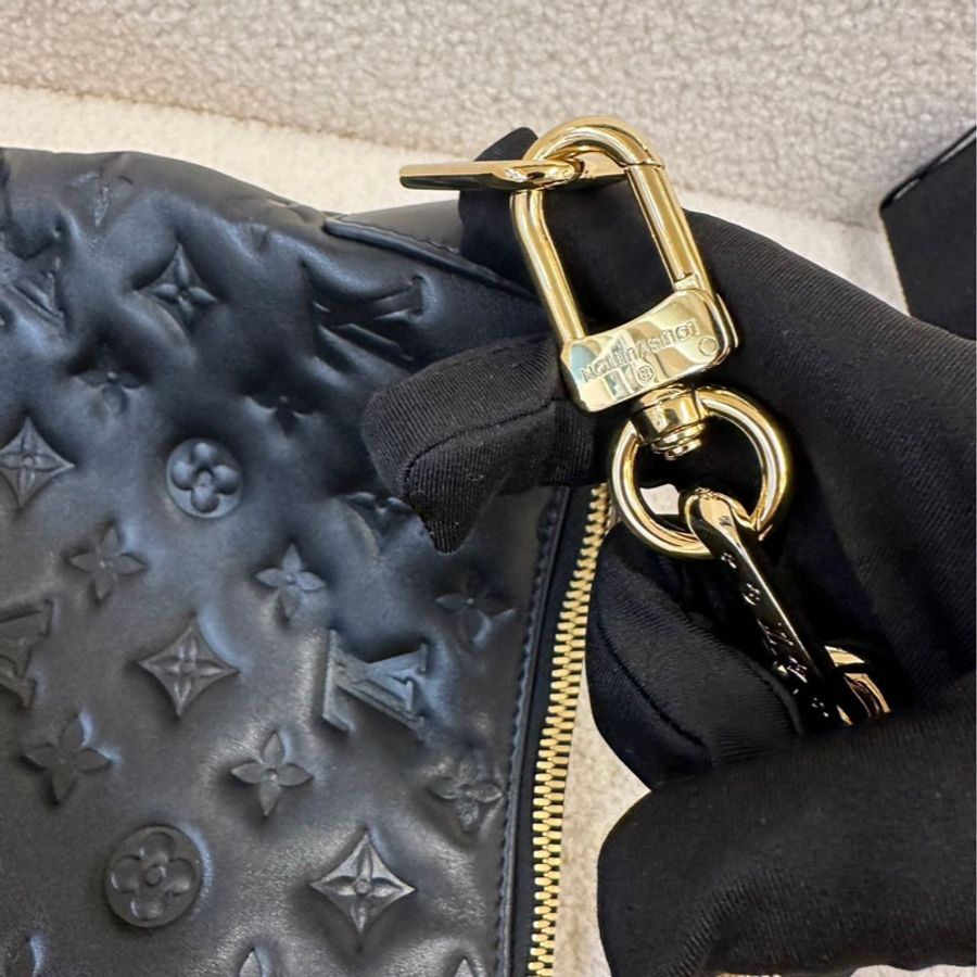 LOUIS VUITTON Coussin 小牛皮流浪包 手提、斜挎、單肩包 中號，女款 黑色牛皮-12