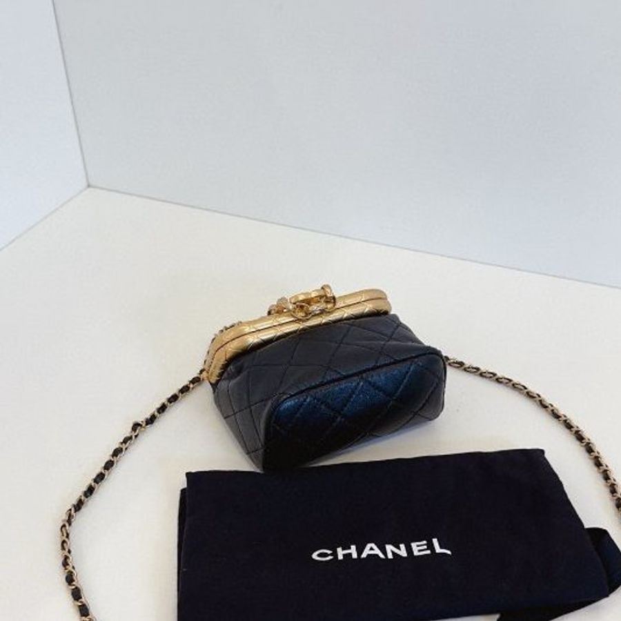 閒置新 香奈兒/Chanel 手工坊繫列Kiss lock mini 黑金垃圾包-8