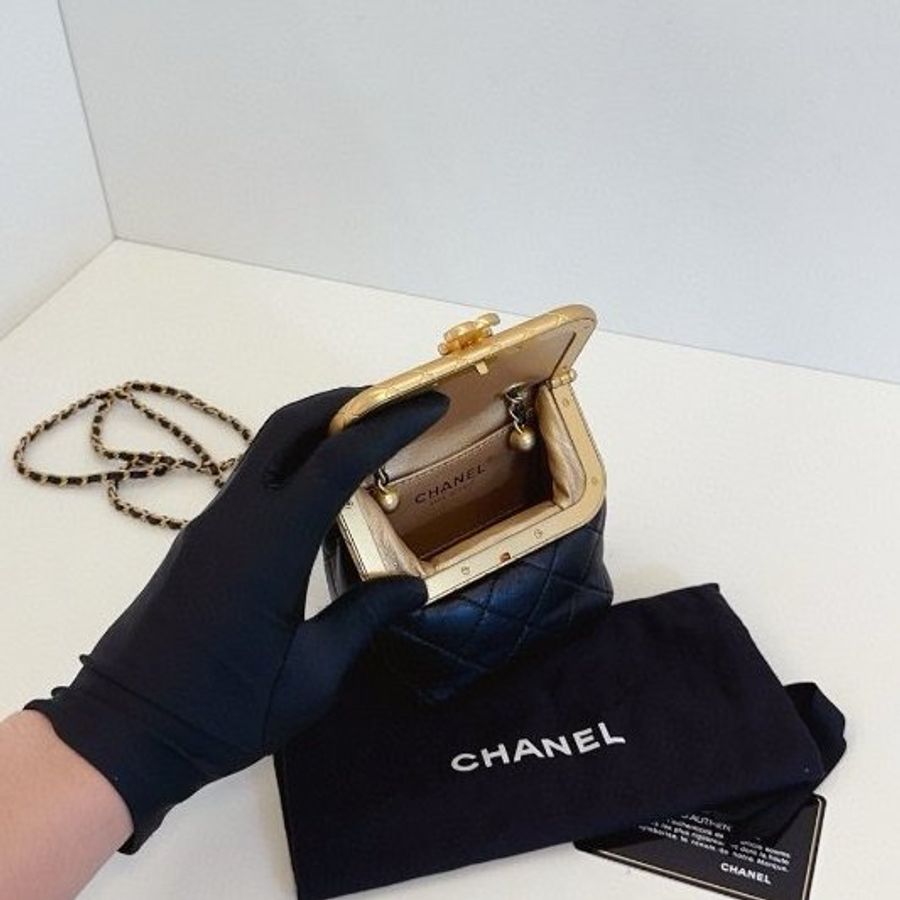 閒置新 香奈兒/Chanel 手工坊繫列Kiss lock mini 黑金垃圾包-9