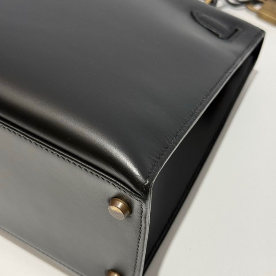 Hermès 愛馬仕 Kelly 28 黑金 Box 皮 圈 Q 刻 有鎖具 狀態良好-29