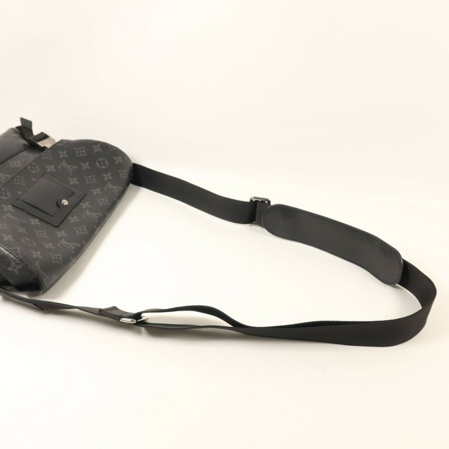 LOUIS VUITTON Monogram Eclipse Messenger PM Voyager肩背袋-6