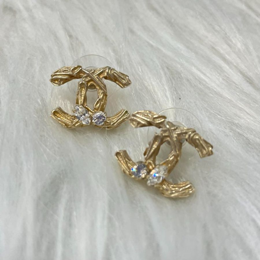 CHANEL 造型雙C水鑽耳環 金色-1