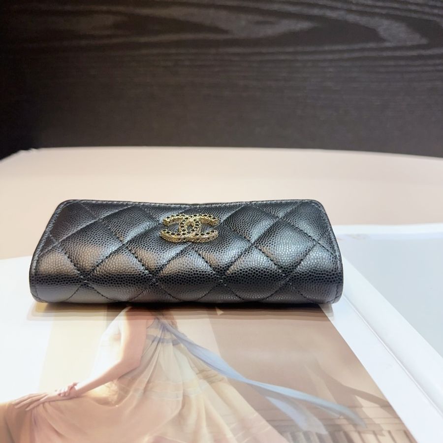 Chanel 黑荔枝牛皮鑲黑色水鑽雙logo三折中夾-5