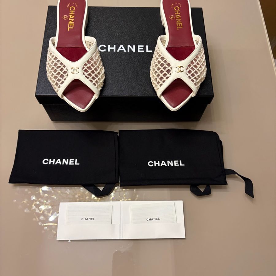 Chanel 最新2026 COCO BEACH系列快閃店限量矮跟拖鞋-0