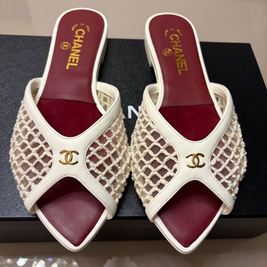 Chanel 最新2026 COCO BEACH系列快閃店限量矮跟拖鞋-1