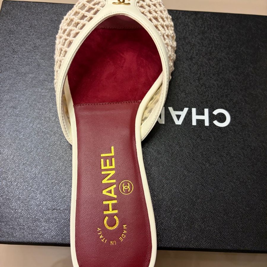 Chanel 最新2026 COCO BEACH系列快閃店限量矮跟拖鞋-7