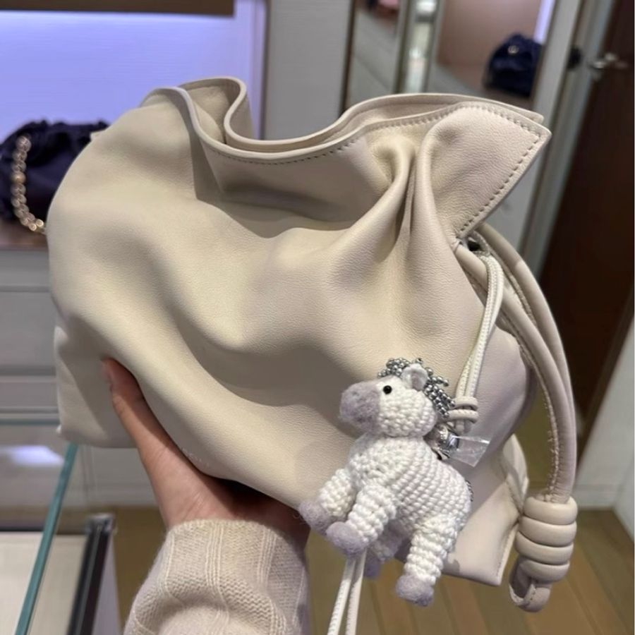 全新✨LOEWE✨2026馬年限量串珠搖滾小馬羊毛氈掛飾包掛吊飾-0