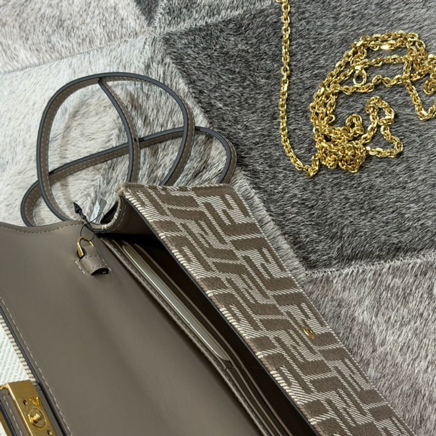 Fendi Baguette LOGO布面鏈帶翻蓋兩用包/米咖-6