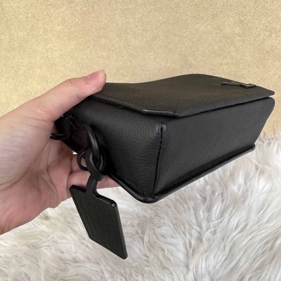 LV 黑牛皮磁吸小郵差包 晶片款 近全新-7