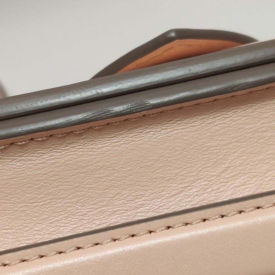 Louis Vuitton (LV) Pont 9中號牛皮純色LV Circle標誌斜背包單肩包晶片款-25