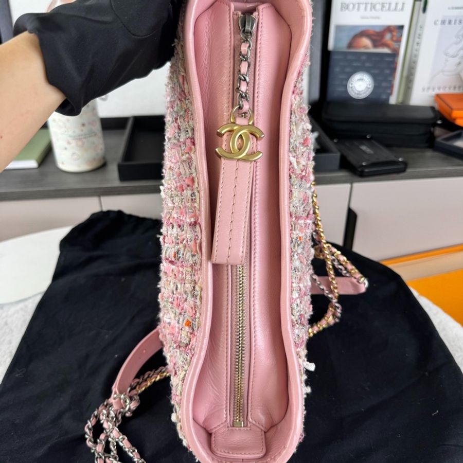 【美到原地尖叫🫨稀有櫻花粉💓走過路過不要錯過❗️】Chanel香奈兒 流浪包 中號 粉色毛呢手袋 單肩｜斜背｜鏈條包-7