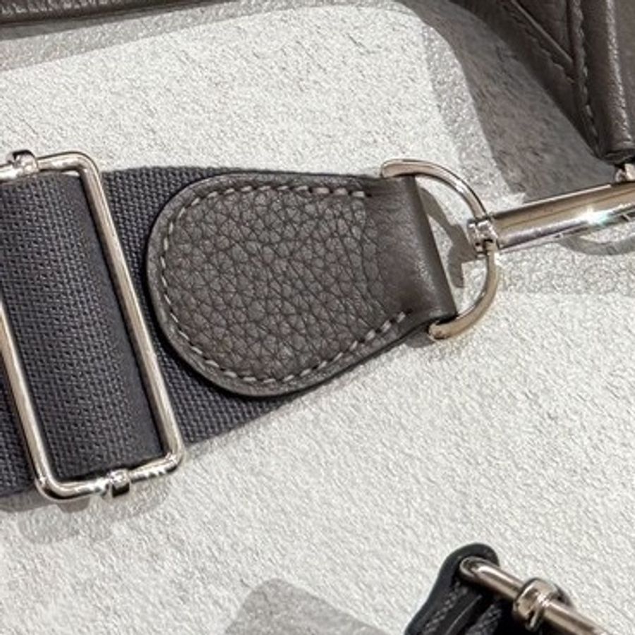 《仙闆名牌精品》Hermes 愛馬仕Evelyne Bag GM 灰 銀釦 伊芙琳包 III 33 EV33 肩背包 斜背包 側背包-31