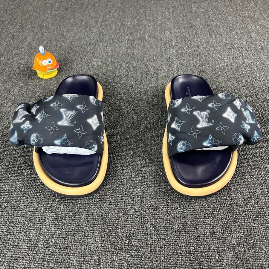 Louis Vuitton路易威登聯名拖鞋 尺碼：37 碼🧡-1