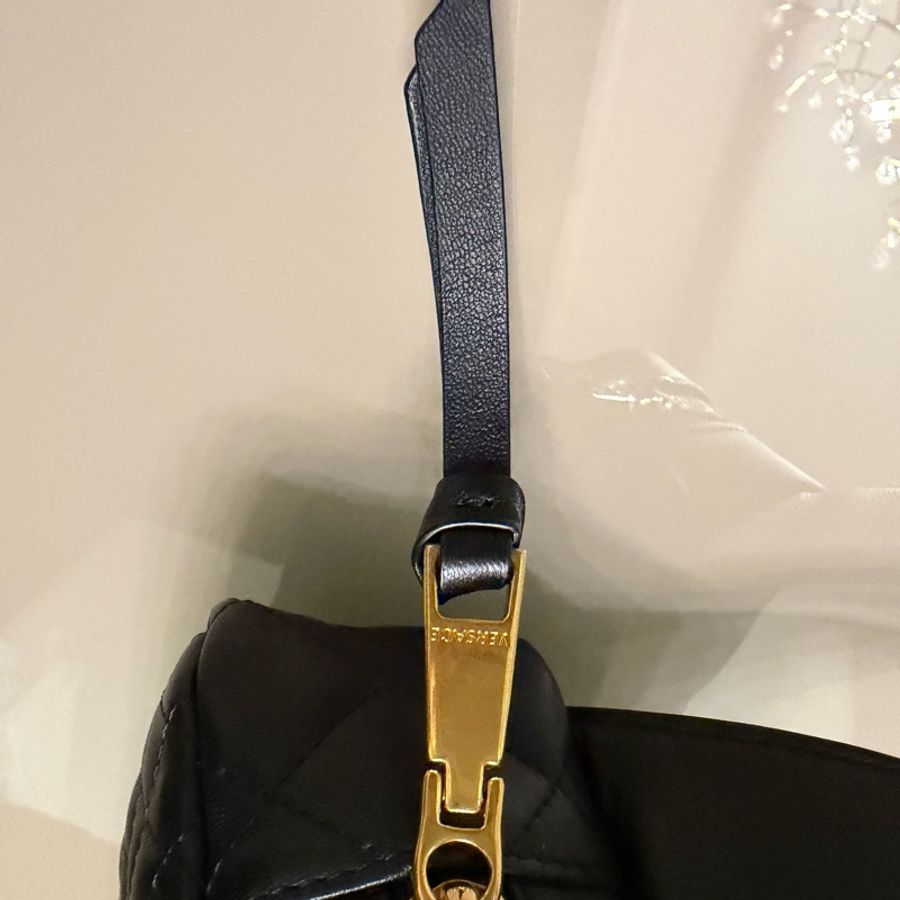 Versace黑色小羊皮腰包-10