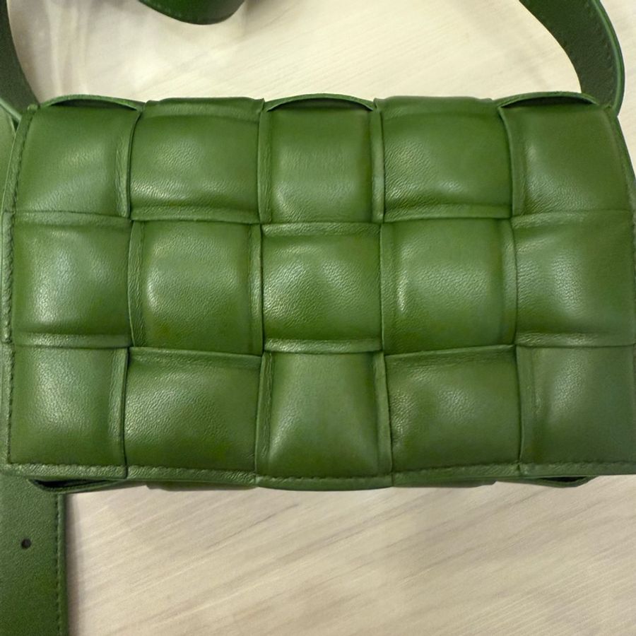 Bottega Veneta Padded Cassette 編織小羊皮斜背包-0