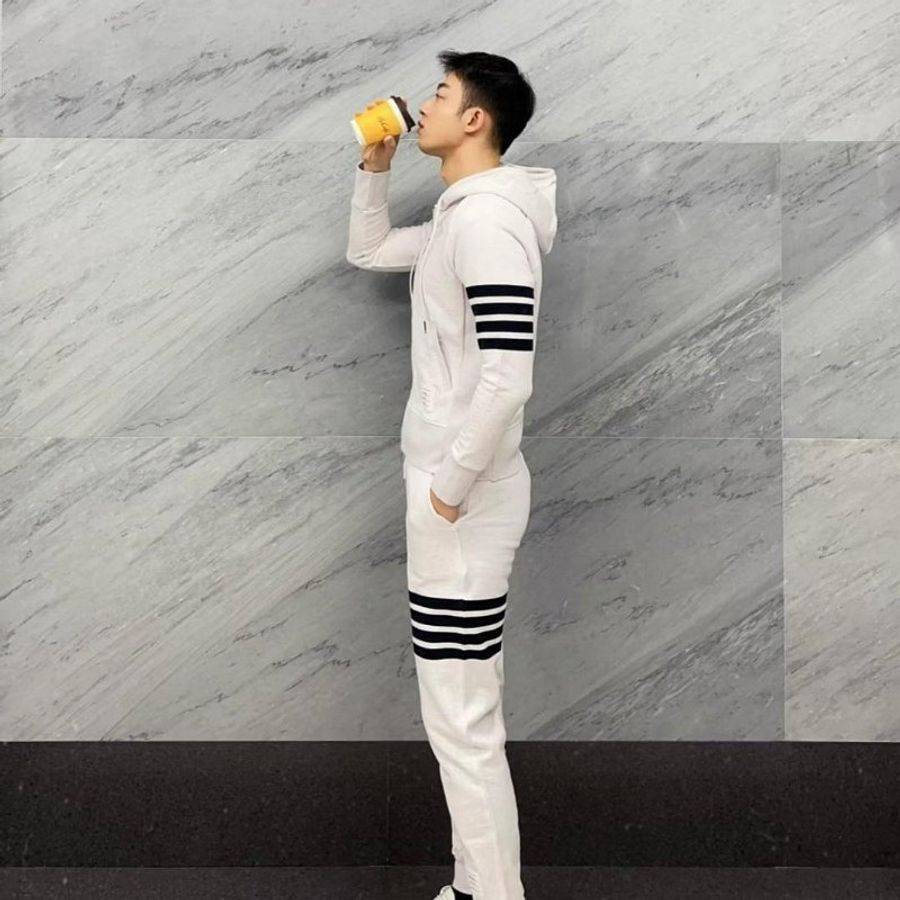 💎Han's house精品服飾💎THOM BROWNE TB 四槓 連帽 外套 原價34700-6