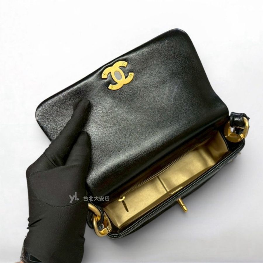 A13218-CHANEL 黑色菱格羊皮霧金釦粗皮穿鏈口蓋腋下包/AS4886-6