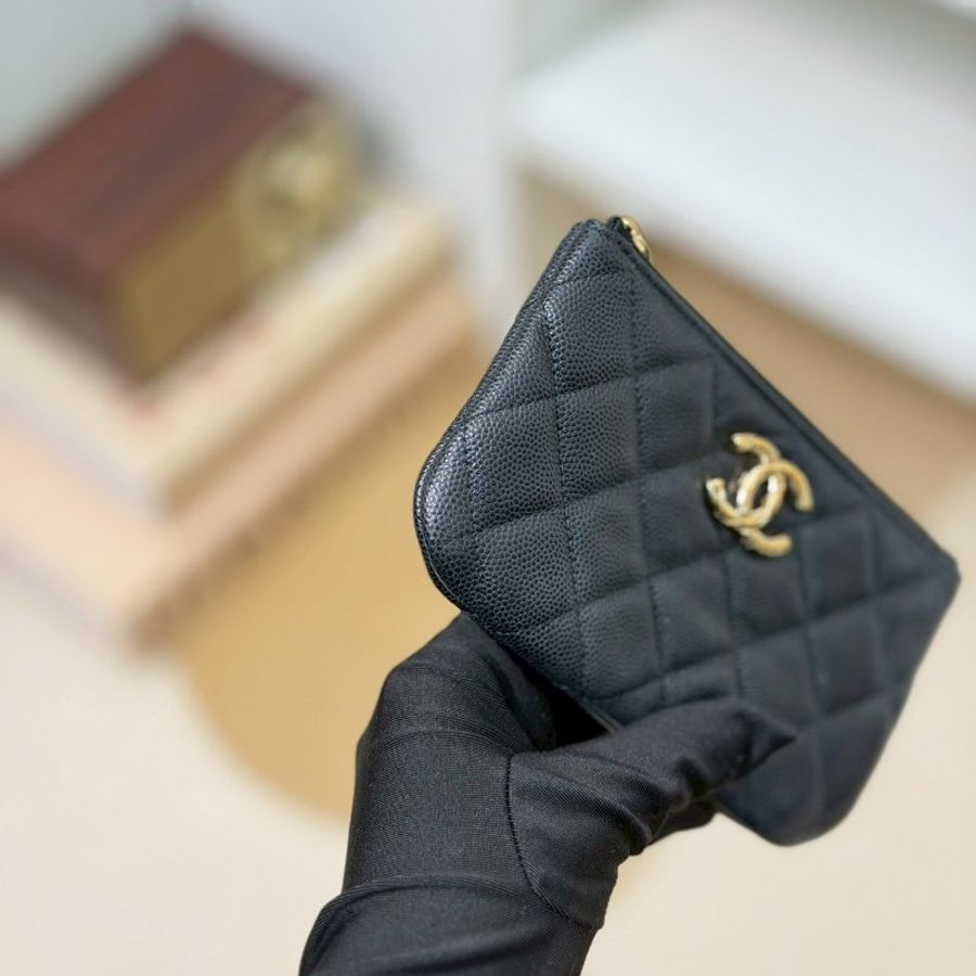 （雕花Logo超級美😍）🏷Chanel 香奈兒．24S 一字零錢包 荔枝牛 芯片款-4