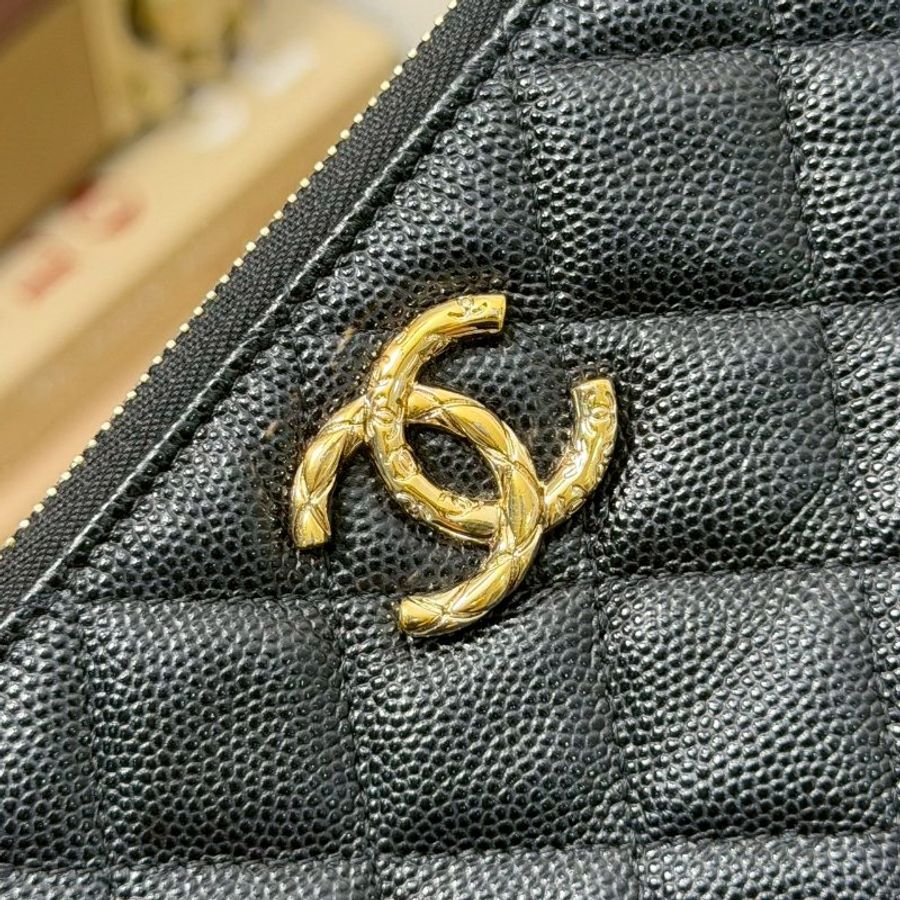 （雕花Logo超級美😍）🏷Chanel 香奈兒．24S 一字零錢包 荔枝牛 芯片款-16