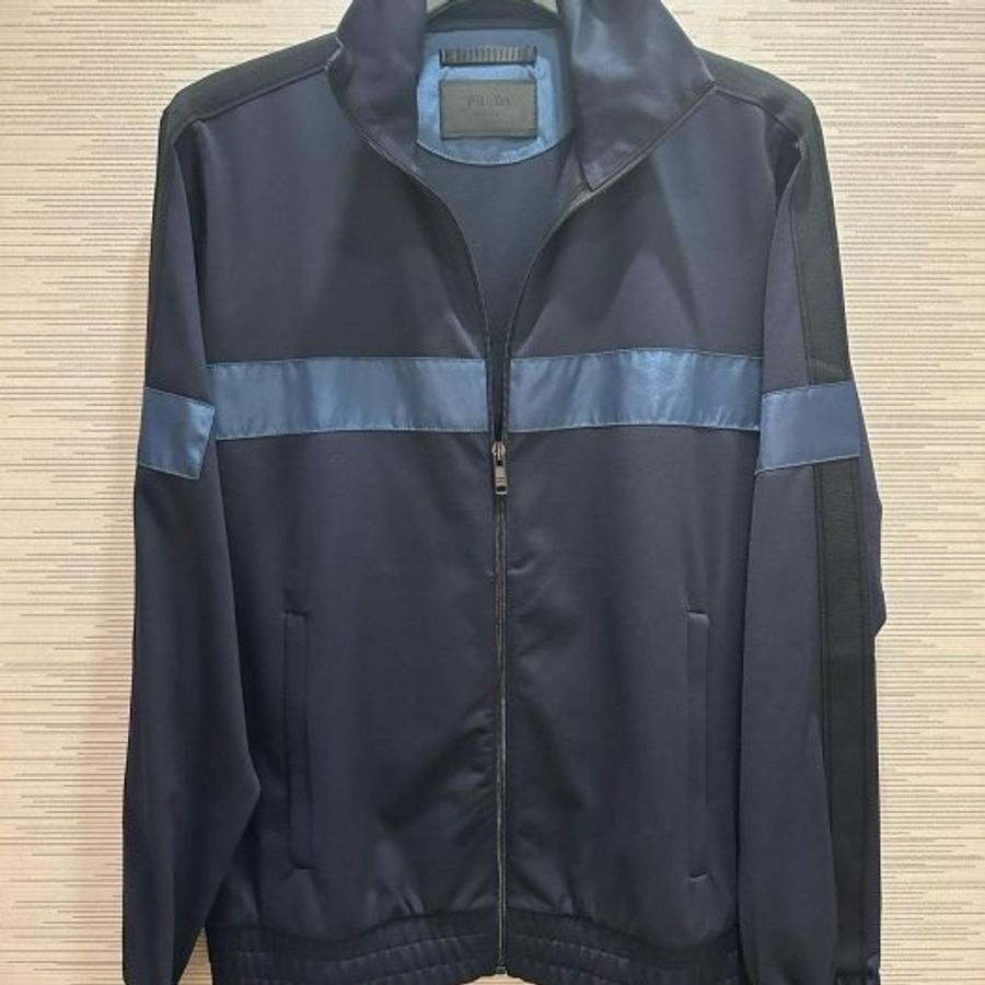 💎Han's house精品服飾💎Prada 尼龍 拼接 外套 現貨 M  原價 35000-0