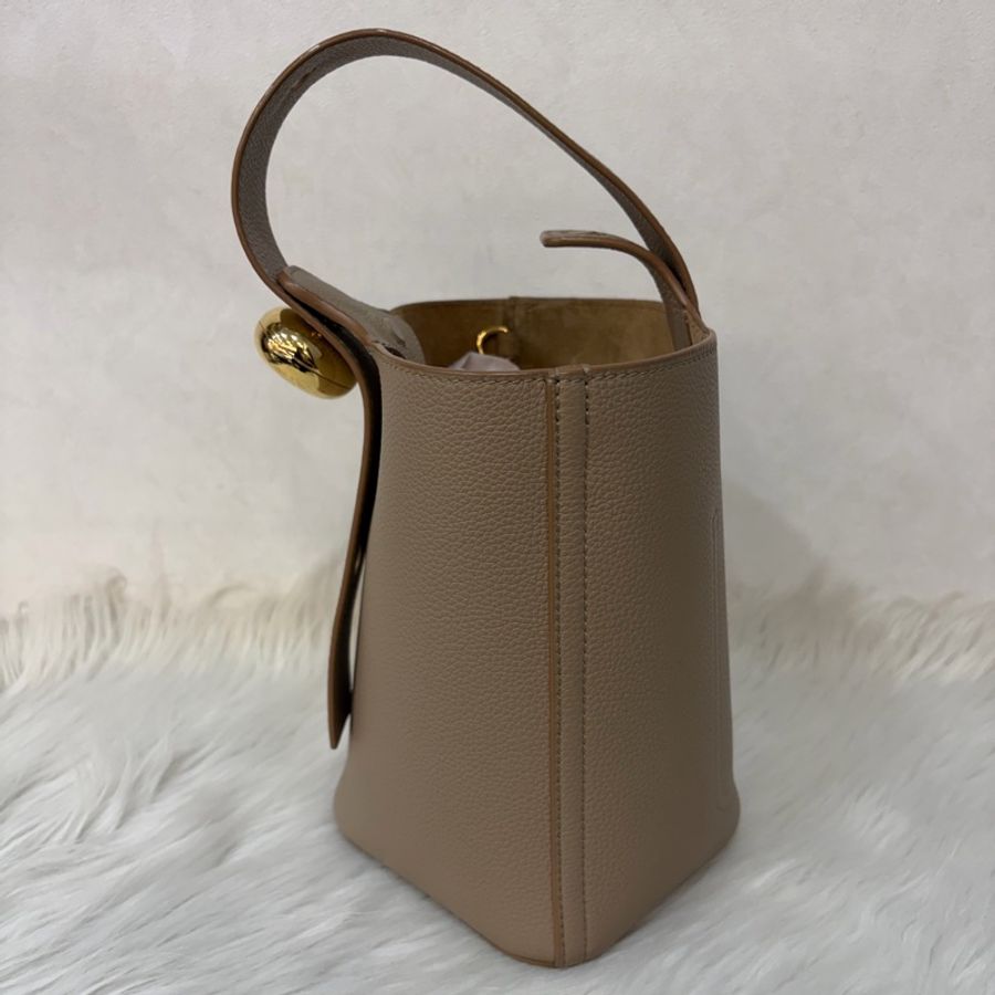 LOEWE 軟面小牛皮 mini 沙色 Pebble 金釦 水桶包 手提包 斜背包-4