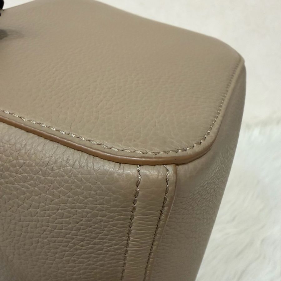 LOEWE 軟面小牛皮 mini 沙色 Pebble 金釦 水桶包 手提包 斜背包-15
