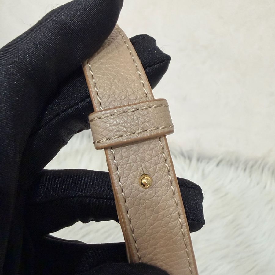 LOEWE 軟面小牛皮 mini 沙色 Pebble 金釦 水桶包 手提包 斜背包-50