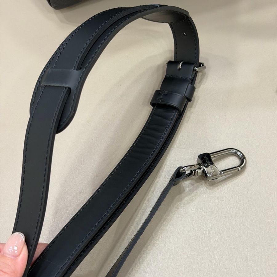 Louis Vuitton路易威登 keepall45 黑老花斜挎包旅行袋 配件有皮牌+手柄環+肩帶。-17