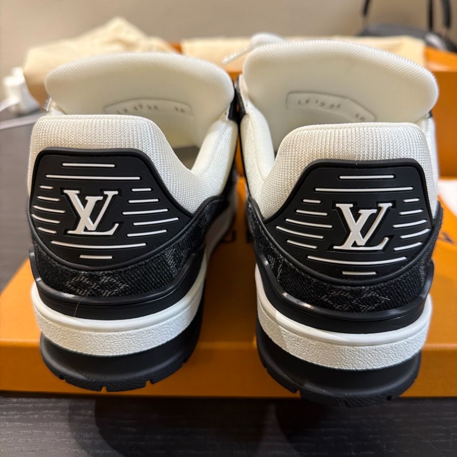 LOUIS VUITTION LV TRAINER SNEAKER 黑白 幾乎是全新 38號24.4-8