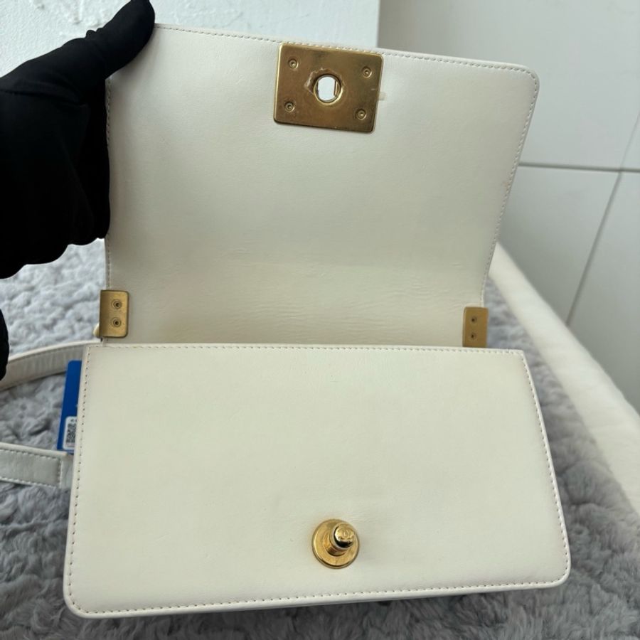 Chanel • Le Boy 20 宮廷限量滾邊鏈條白金羊皮小號-16