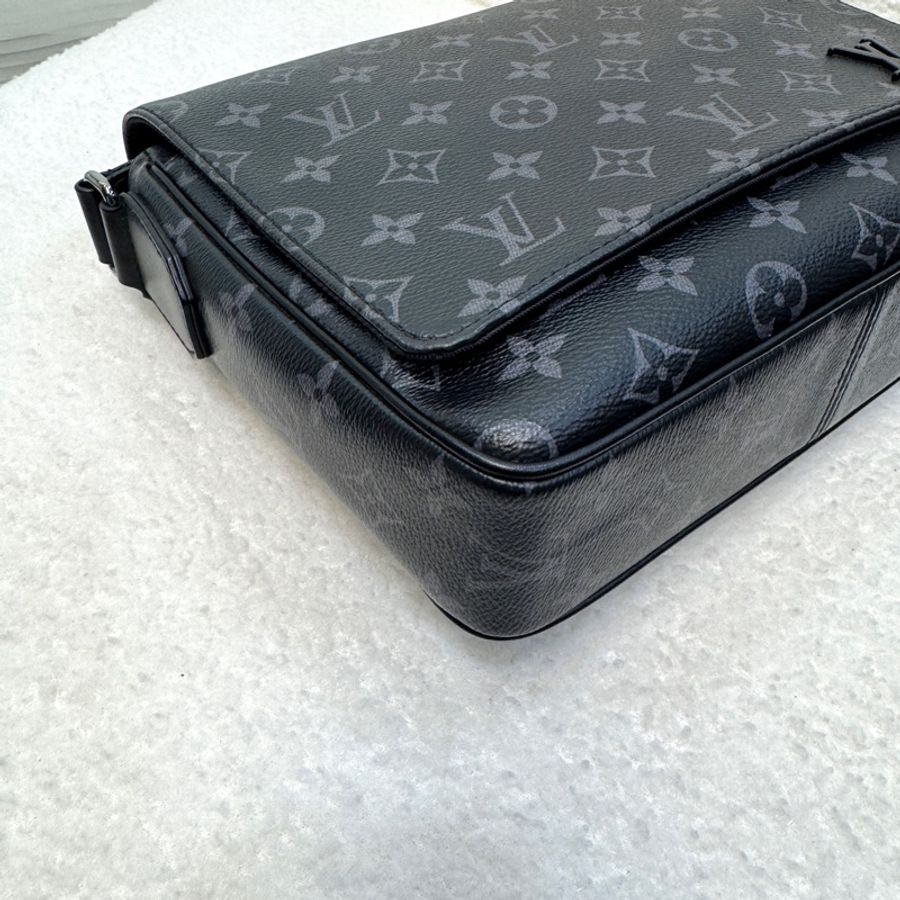 Louis Vuitton 路易威登 LV 黑灰色 Monogram Eclipse 老花 District PM 磁釦翻蓋側背包 斜背包 M46255-12