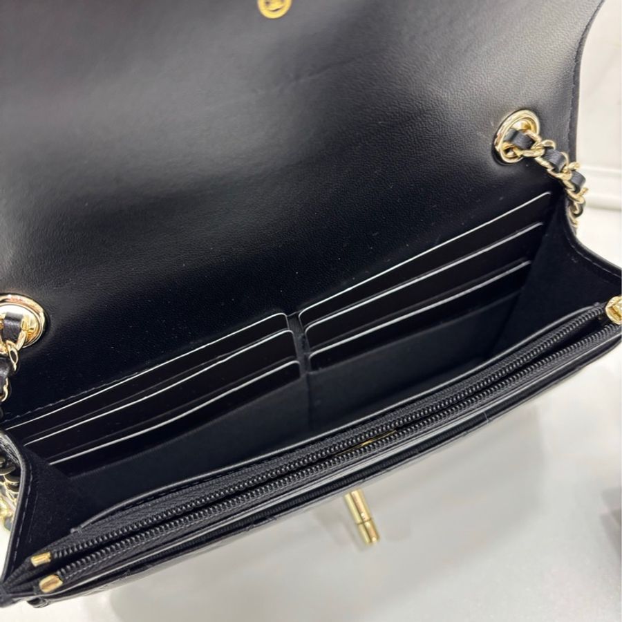 Chanel 香奈兒 25P系列 黑白熊貓漫畫方胖子，晶片有購證 閒置 尺寸12.5x19.5x3.5cm-5