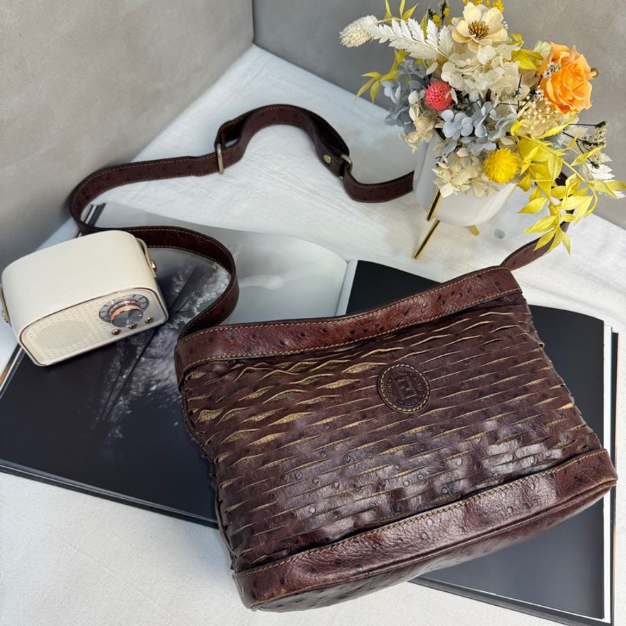 【赫蒂國際精品】Fendi 復古鴕鳥皮編織斜背包 vintage 二手 中古-0