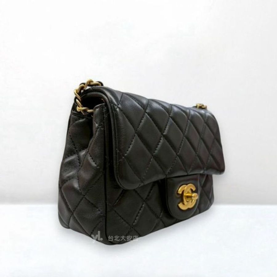 A13116-CHANEL 黑色羊皮金球方胖子口蓋包AS1786-1