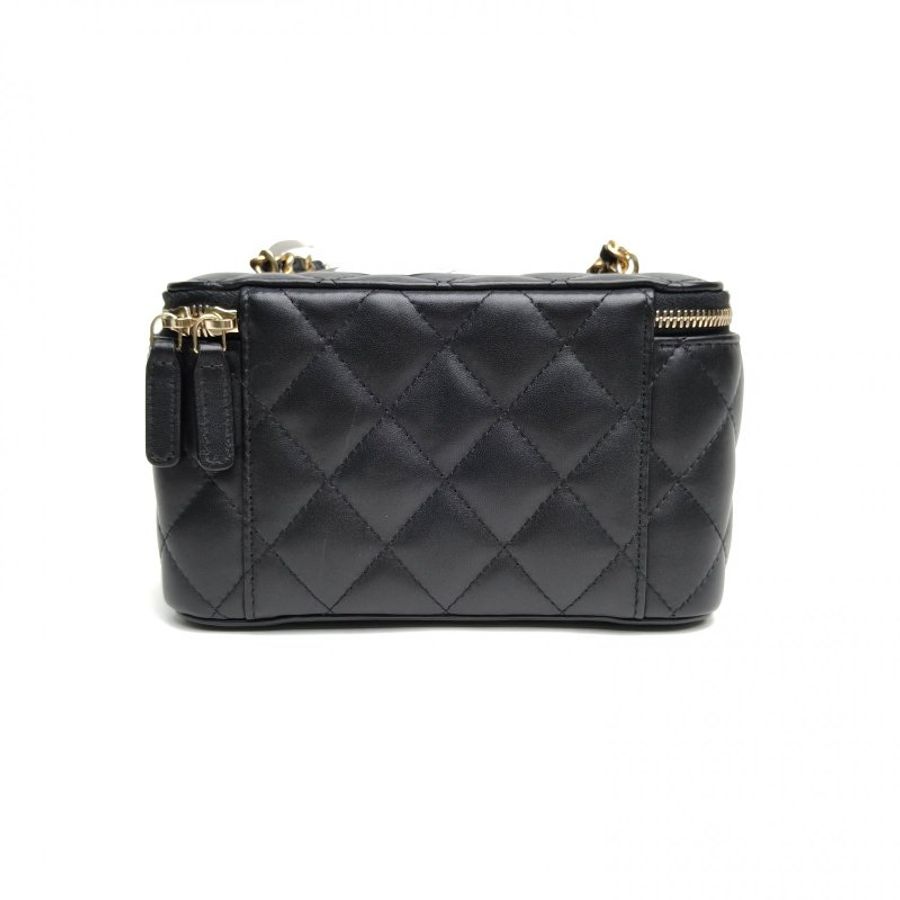 CHANEL 長盒子化妝包黑色羊皮鐳射標金扣金球調節扣肩背包-2