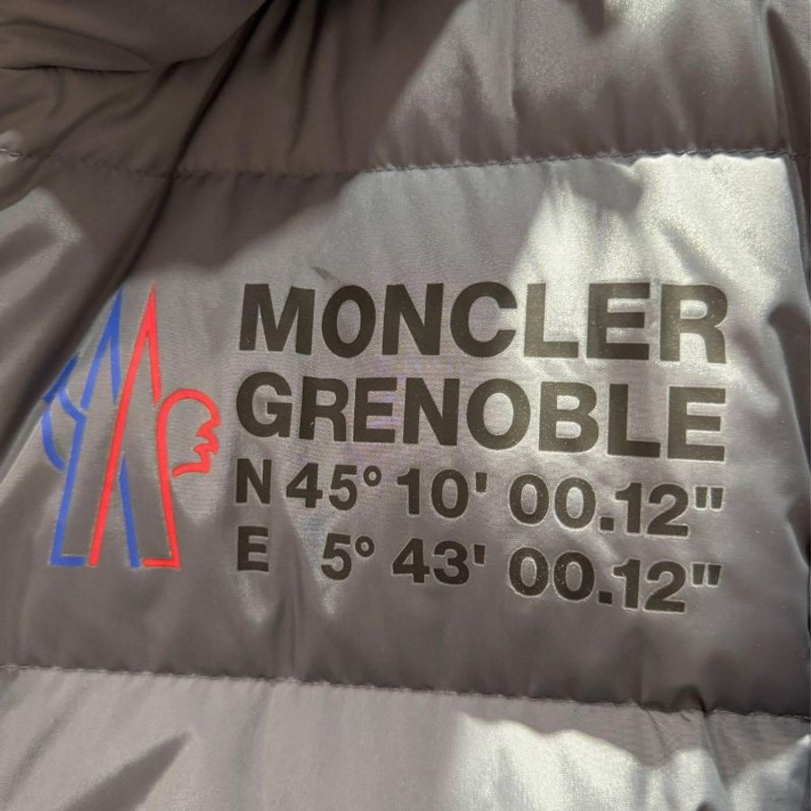 💎Han's house精品服飾💎moncler Isorno 滑雪系列 高機能 防水 羽絨 連帽 外套 可手水洗 現貨 4原價79200-3