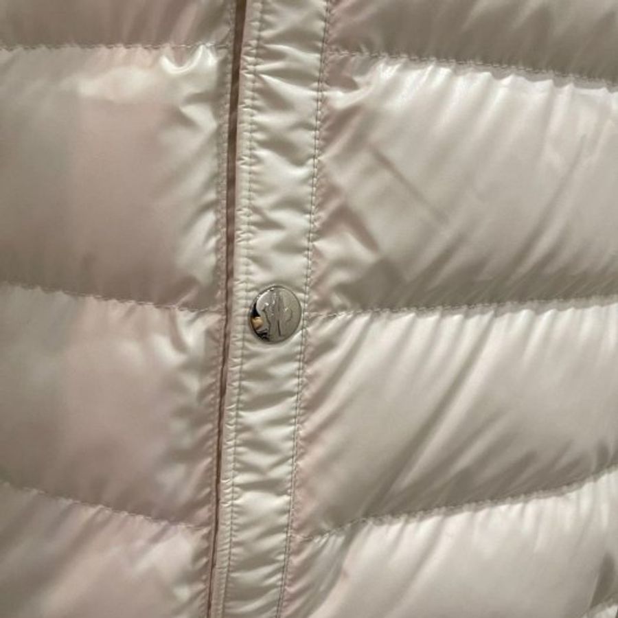💎Han's house精品服飾💎 moncler Cornour 羽絨 連帽 外套 可水手洗 現貨 2/3/4原價52800-1