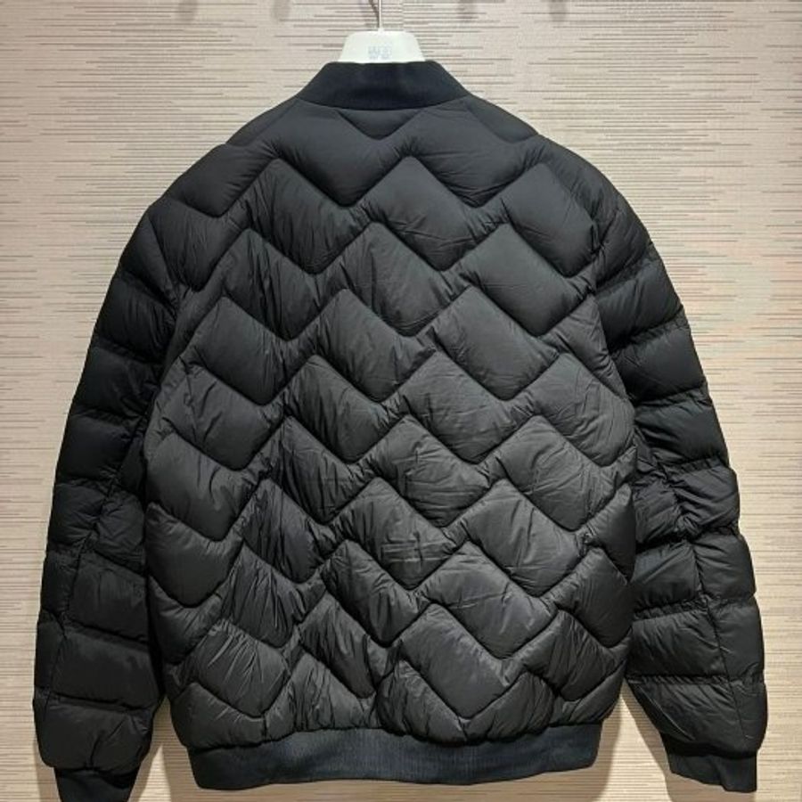 💎Han's house精品服飾💎 moncler Ubac 羽絨 外套 可水手洗 現貨 4 原價56600-2