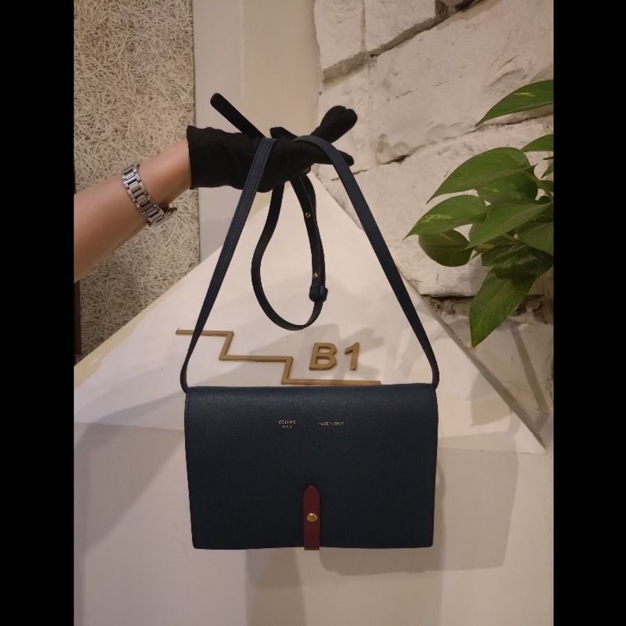 Celine 深藍皮革紅皮釦斜背小包-3