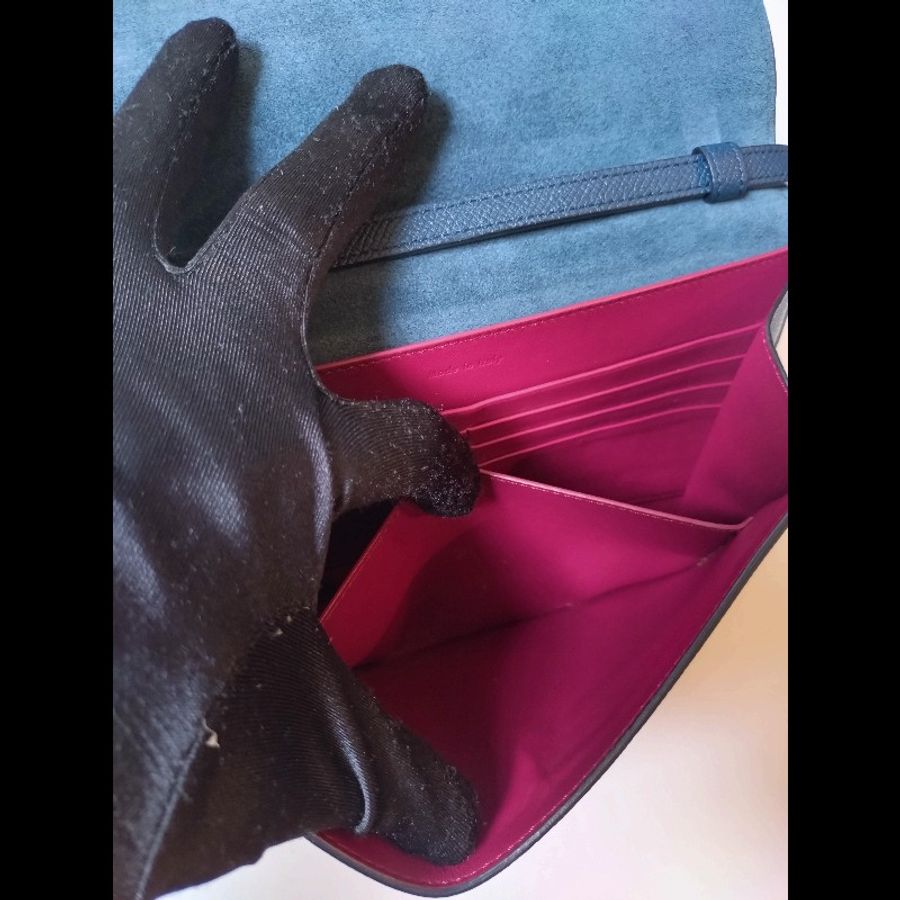 Celine 深藍皮革紅皮釦斜背小包-16