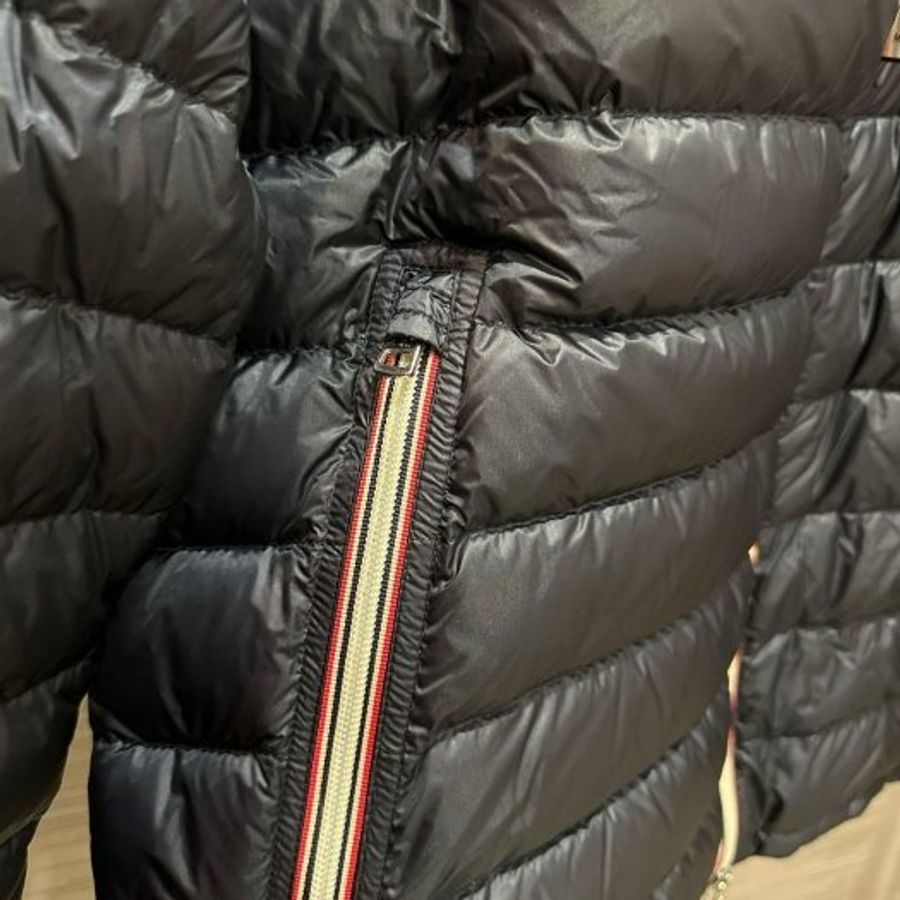 💎Han's house精品服飾💎Moncler Daniel 羽絨 外套 可手水洗 深藍 現貨 6 原價48800-1
