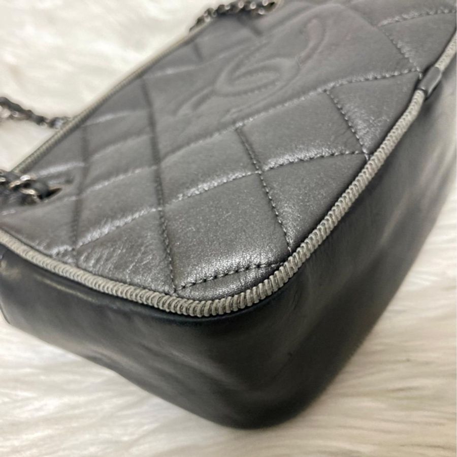 《初。Vintage》 Chanel 黑銀相機包-8