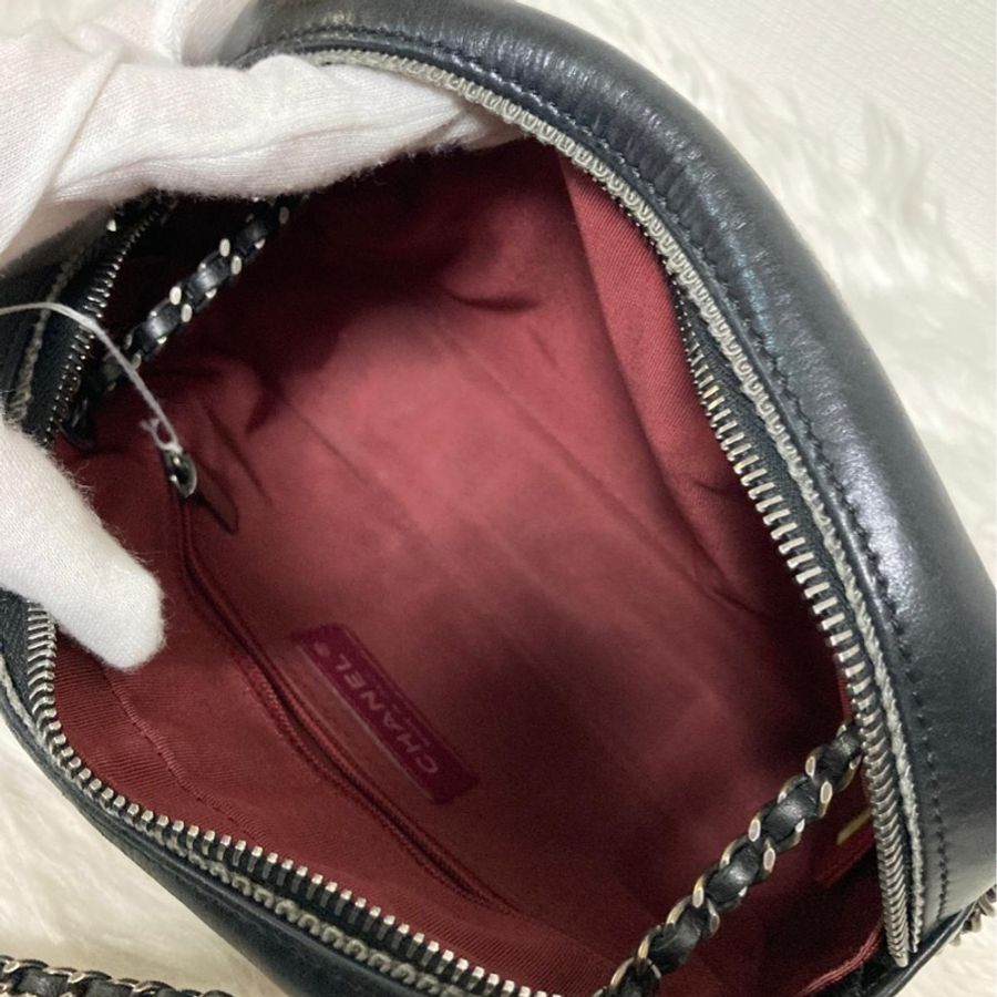 《初。Vintage》 Chanel 黑銀相機包-11
