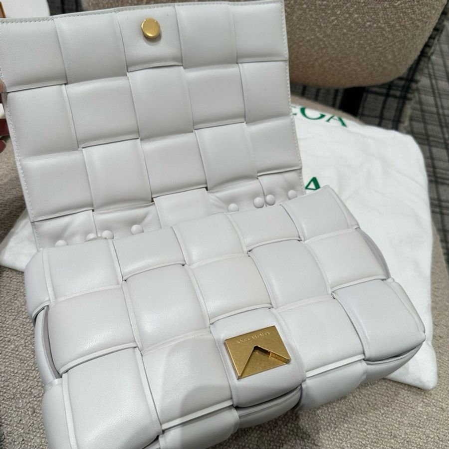 Bottega Veneta葆蝶家 十五格枕頭包 白金 附件：塵袋-3