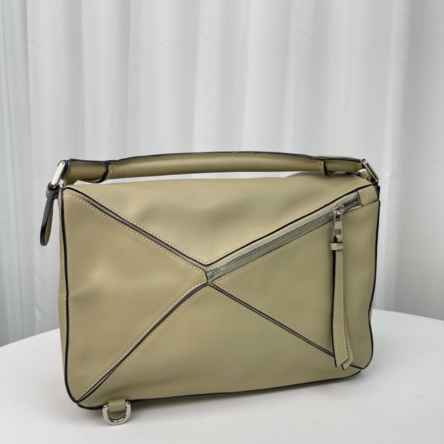 LOEWE. 羅意威 puzzle小號  底24-1