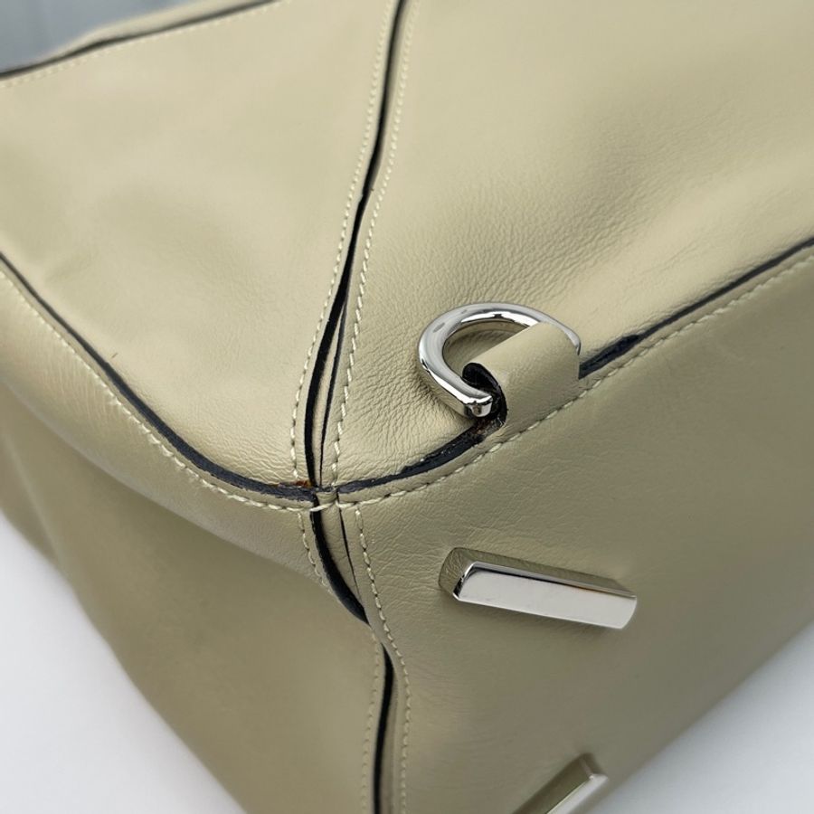 LOEWE. 羅意威 puzzle小號  底24-5