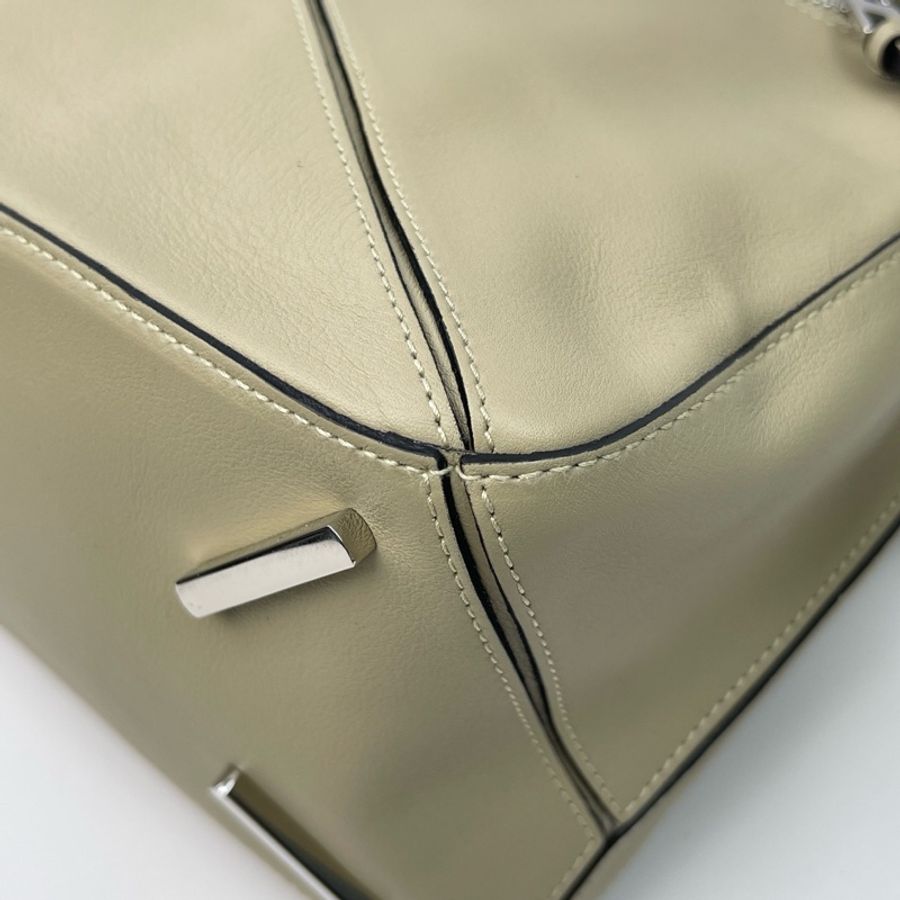 LOEWE. 羅意威 puzzle小號  底24-6