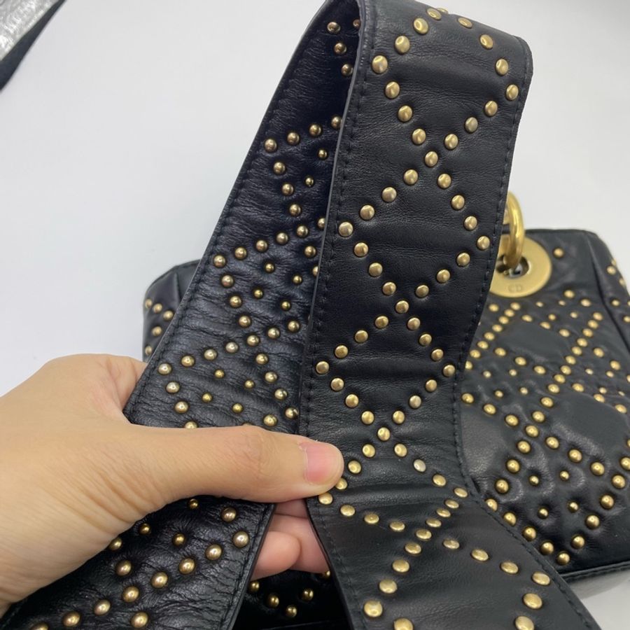 Dior • Lady Dior 經典黑金牛皮卯釘三格戴妃-19