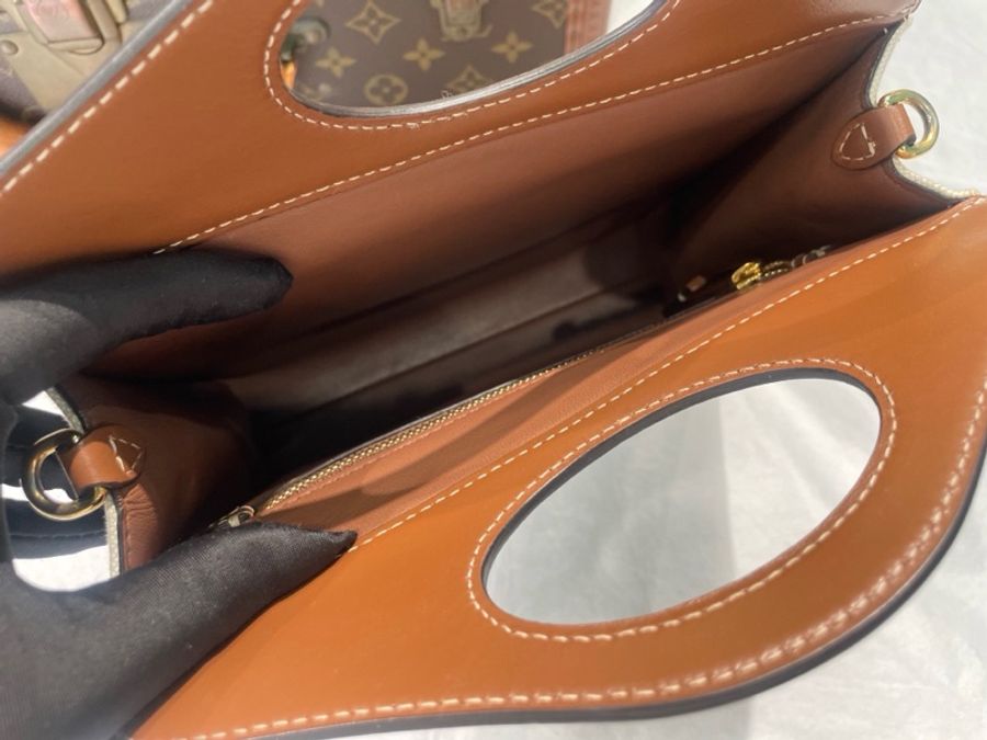 Burberry/巴寶莉 新款帆布郵差包pocket 小號 口袋包 焦糖色配黑字logo  尺寸：23*18*6cm  附件：防塵袋 肩帶-5
